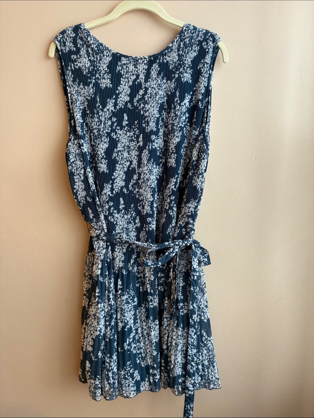 Abercrombie & Fitch Navy and White Sleeveless Pleated Mini Dress